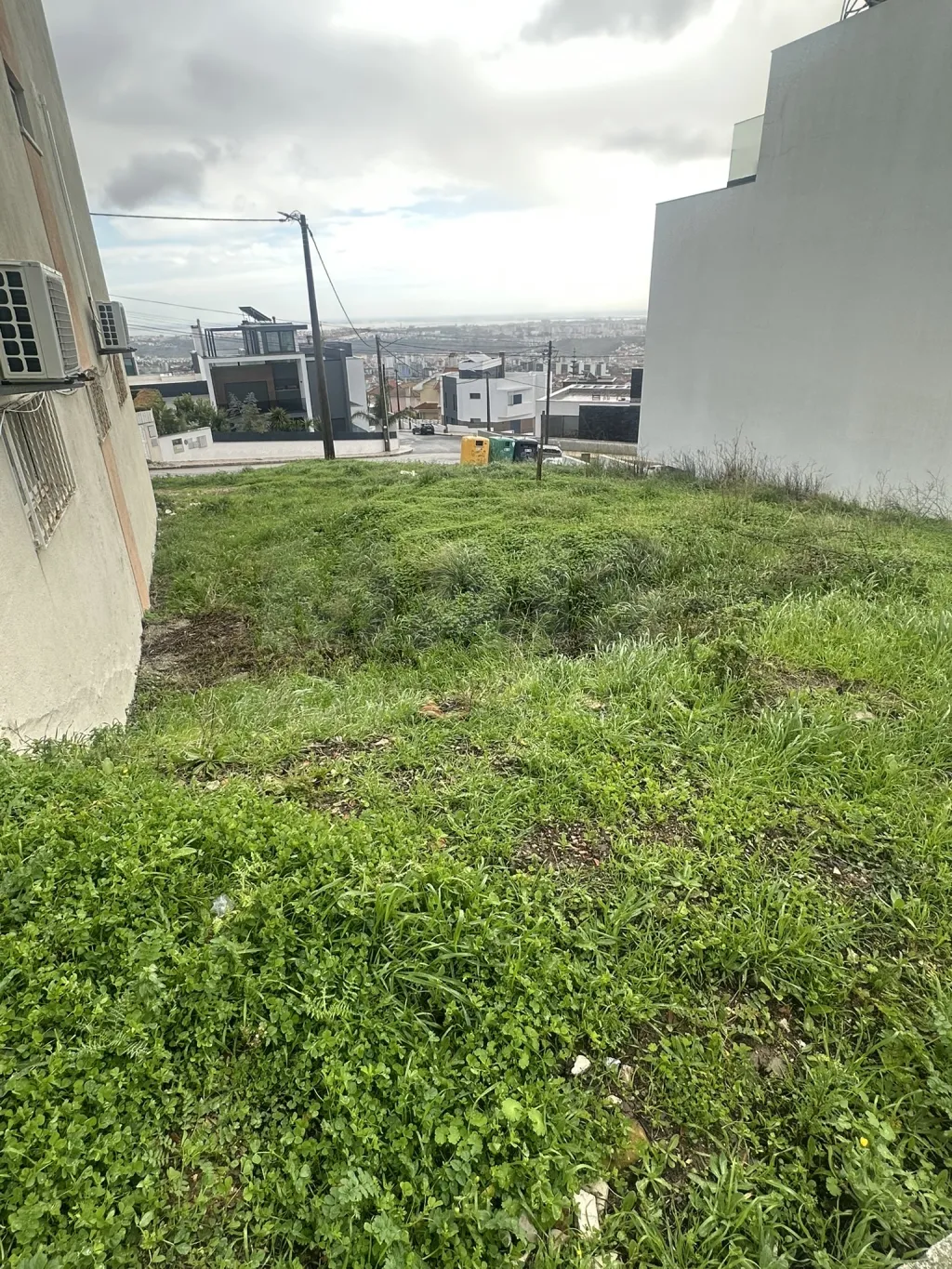 Terreno urbano de 305 M² com vista deslumbrante em Odivelas