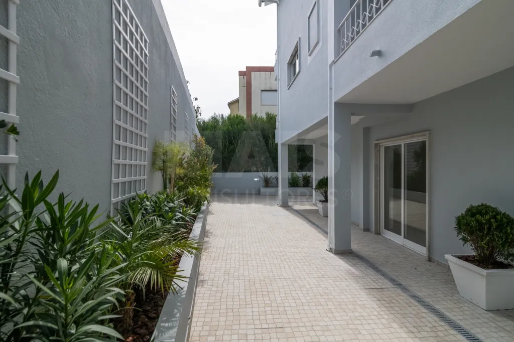 Moradia Isolada T4 Renovada — Abuxarda / Alvide, Cascais
