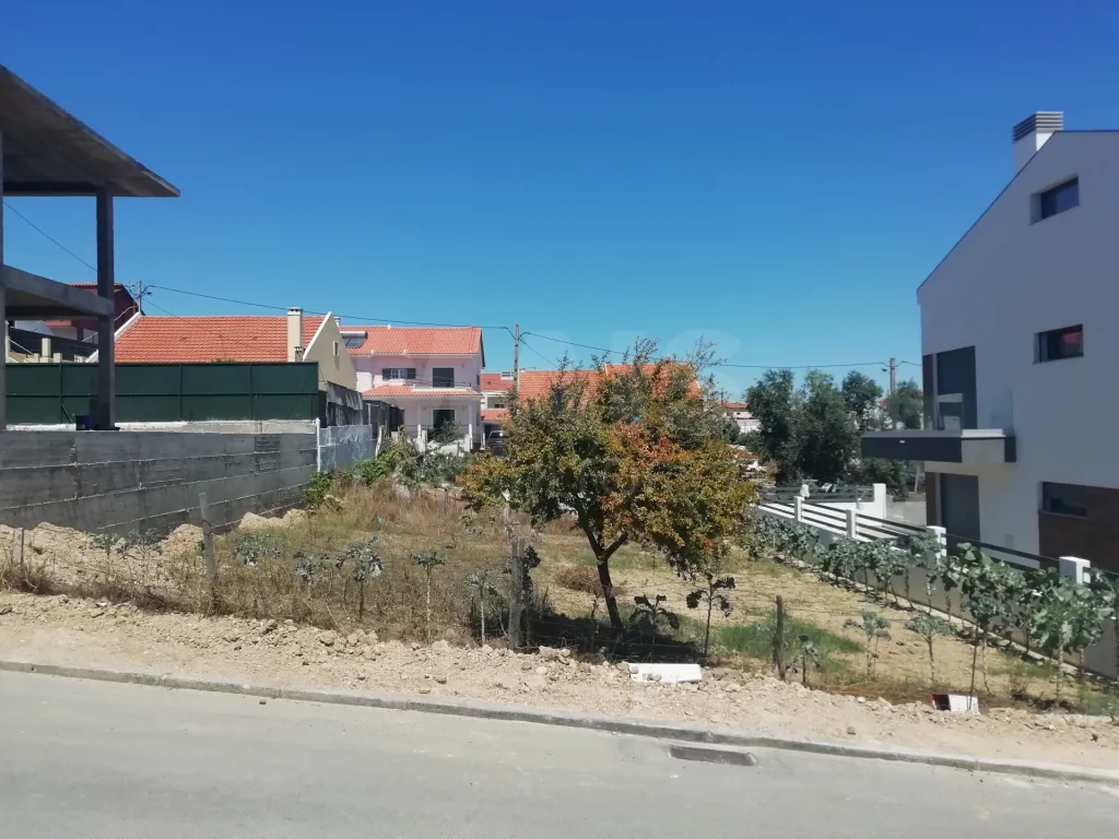Lote de Terreno para construção de moradia no Bairro das Maroitas ( São João da Talha)
