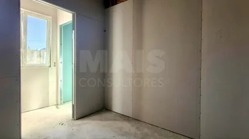Moradia Térrea T4 com Suite Master, Piscina de Água Salgada, Garagem e Acabamentos Premium !