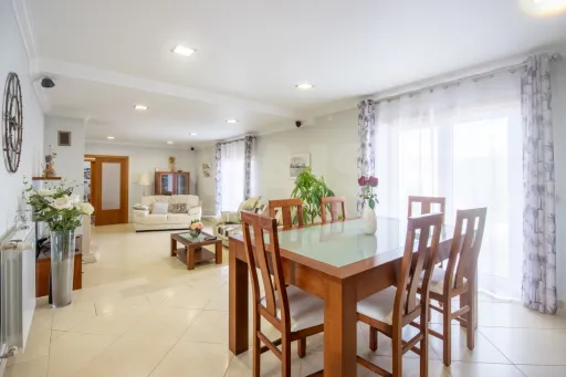Moradia Térrea T5 com Piscina e Vista Deslumbrante – Serra de Aire e Candeeiros