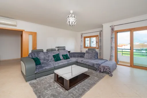 Apartamento T3 com 4 Varandas, Excelentes Áreas e Conforto Total – Praceta Tranquila, no Porto Alto em Samora Correia