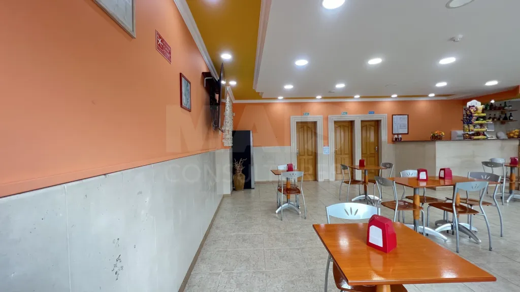 Imóvel com duas fracções: Comércio e Habitação!