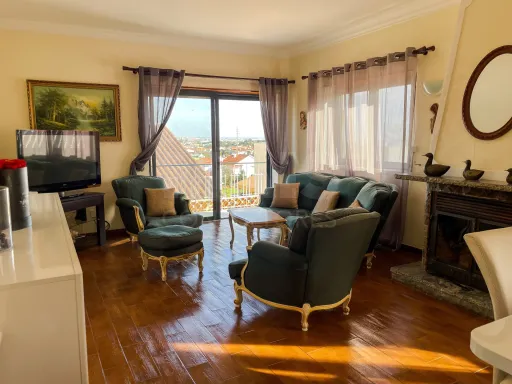 Moradia T4 em Alcabideche, Cascais – Conforto, Sustentabilidade e Espaço