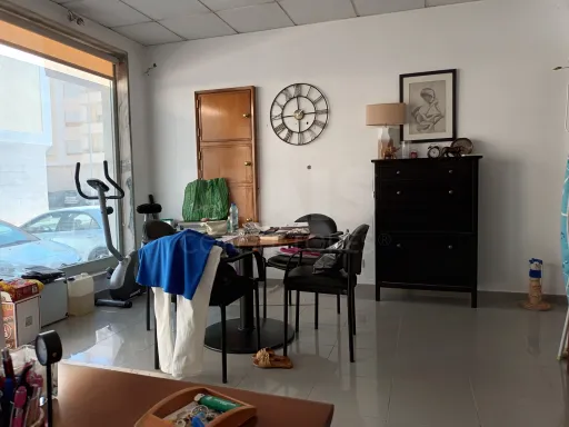 Apartamento T1+1(e loja) na Castanheira do Ribatejo.