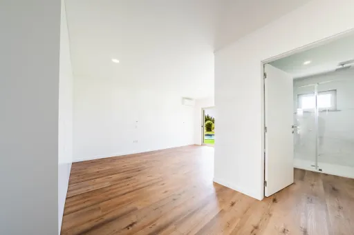 Moradia Contemporânea de Luxo com Vista Barragem, Piscina e 3.000m² Urbanos | Peniche