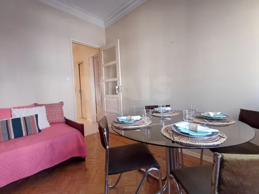 Apartamento T2 com varanda a 3 minutos do Centro Sul