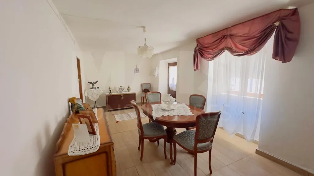 Moradia T5+1 Remodelada com Garagem, Anexo e Vista Panorâmica sobre o Campo -  Merendeiro - Lourinhã