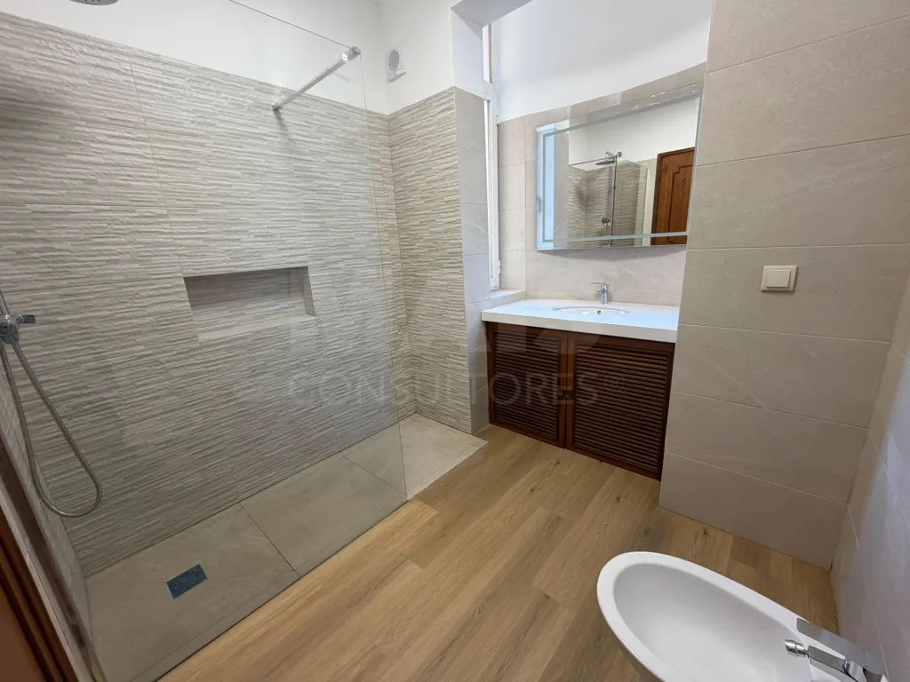 Apartamento T4 em Carnide
