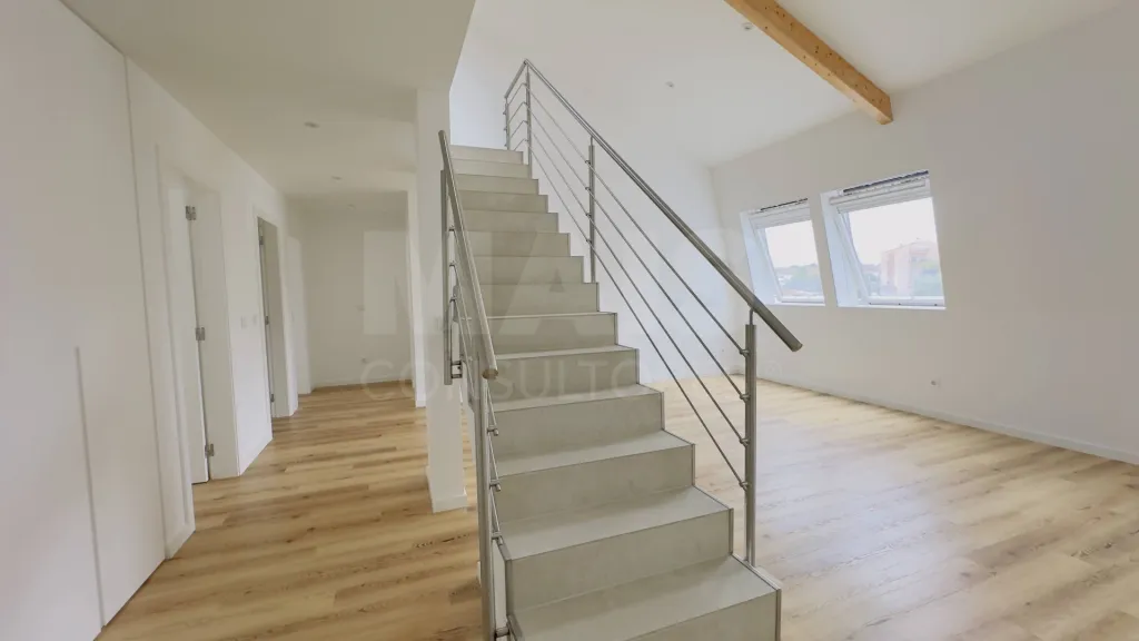 Fully Renovated 4-Bedroom Apartment | Downtown Lourinhã | Space, Elegance, and Comfort