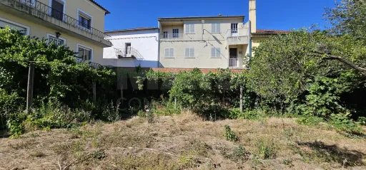 Moradia 2 Pisos centro Peroviseu c/ Terreno 500m2 e Garagem