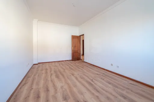 Oportunidade no Porto Alto, moradia T4+1 com 204m2 e logradouro.