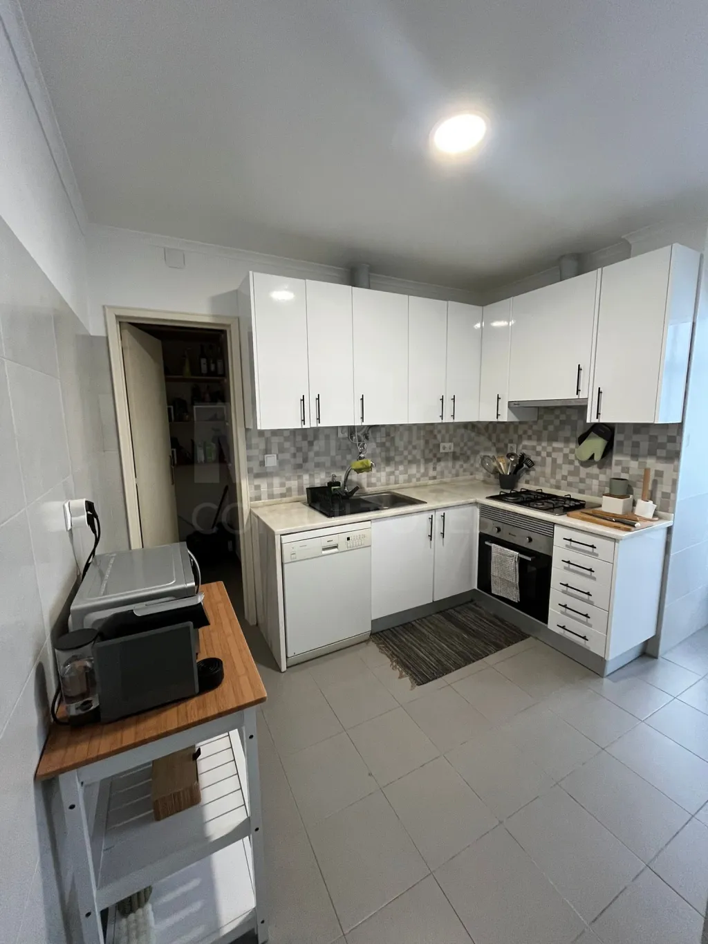 Apartamento T2 renovado e com cozinha equipada