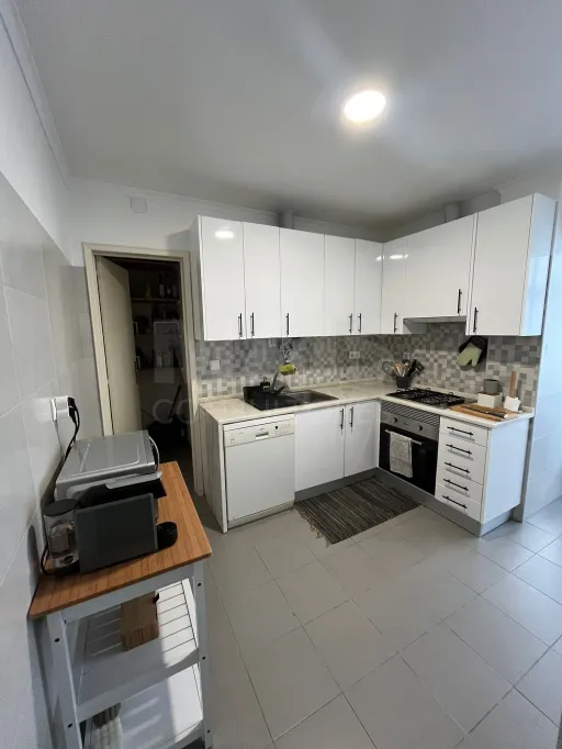 Apartamento T2 renovado e com cozinha equipada