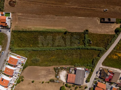 Terreno com Projeto em fase de aprovação para 2 Moradias T4 com piscina – Casais Brancos