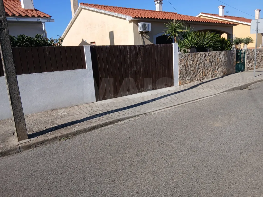 Renovated 3-Bedroom House, Move-In Ready, with Gym, Outbuilding, and Garden