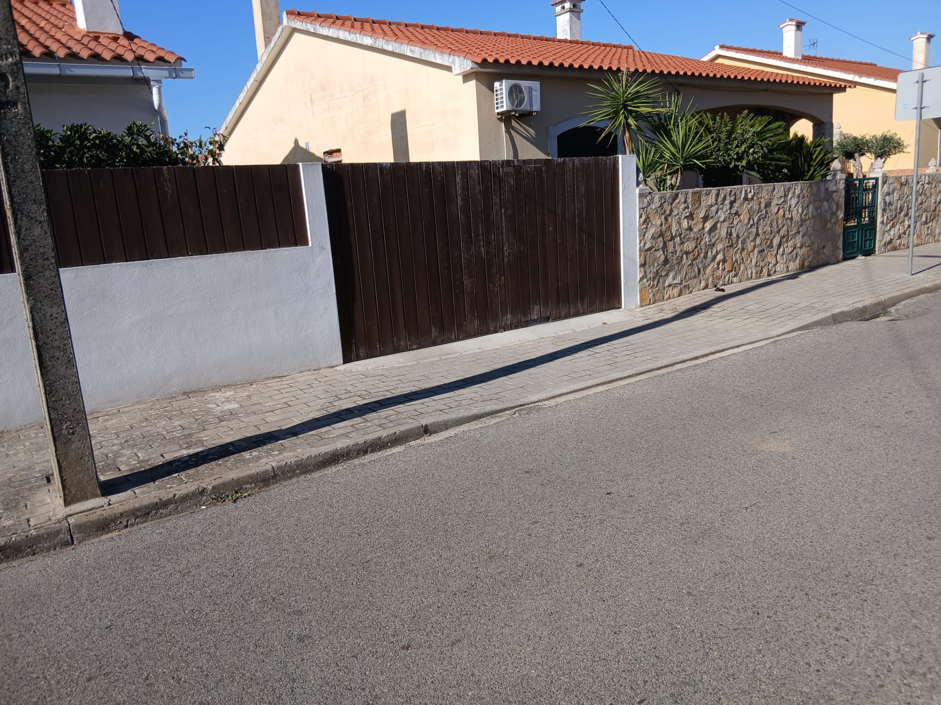 Moradia T3 Remodelada, Pronta a Habitar, com Ginásio, Anexo e Jardim