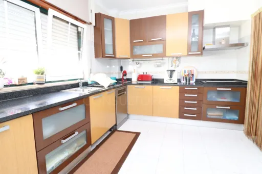 Apartamento T3 com Elevador, Box e Arrecadação, em Samora Correia