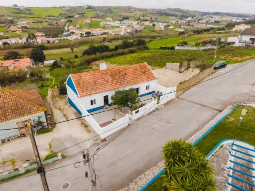 Moradia Térrea Renovada C/ Logradouro e Terreno, Vimeiro - Lourinhã
