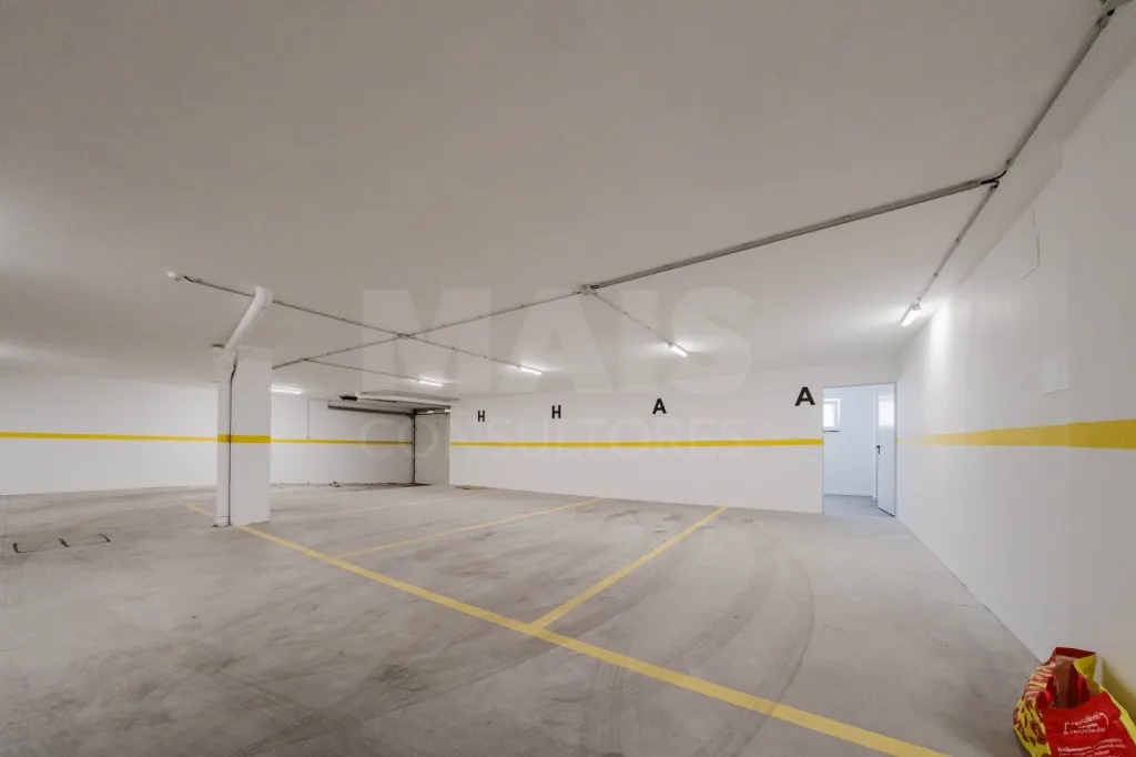 Apartamento T2 na Nazaré c/ 2 lugares de garagem