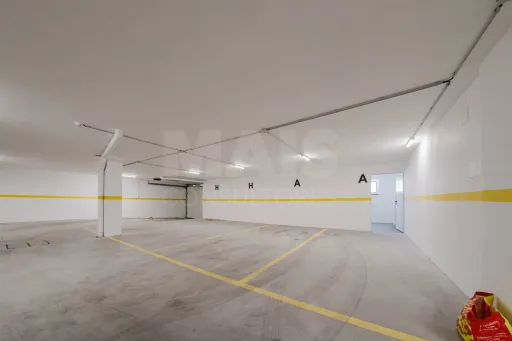 Apartamento T2 na Nazaré c/ 2 lugares de garagem