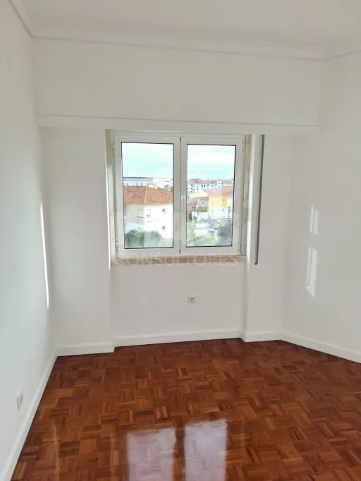 Apartamento T3 Remodelado em Carcavelos, Cascais