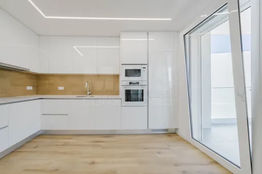 2 bedroom apartment with 2 parking spaces