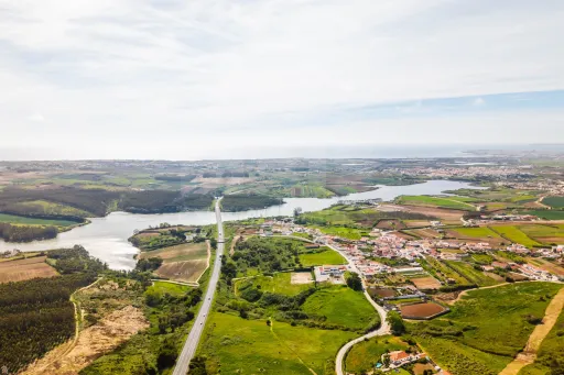 Moradia Contemporânea de Luxo com Vista Barragem, Piscina e 3.000m² Urbanos | Peniche