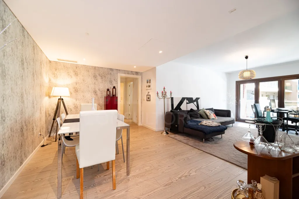 Apartamento T2, com 2 lugares de parqueamento, na Malvarosa, Alverca do Ribatejo.