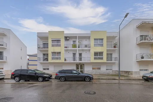 Apartamento T3 com Garagem Box e Arrecadação – São João dos Montes, Alhandra