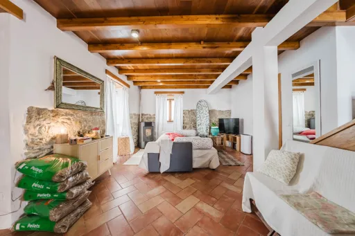 Moradia T2 transformada em T1 com charme tradicional – Serra d’El-Rei