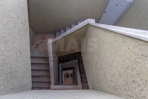 T3 com 3 Frentes e Potencial Único para Remodelação Moderna