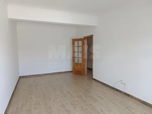 T2 em Carnide - Conforto, Luz e localização privilegiada.