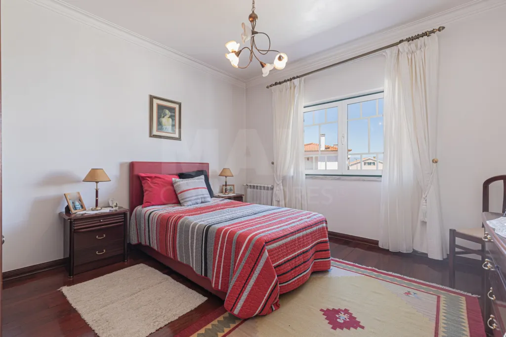 🏡✨ Moradia T4 em Alenquer com Piscina e Espaço de Convívio ao Ar Livre!