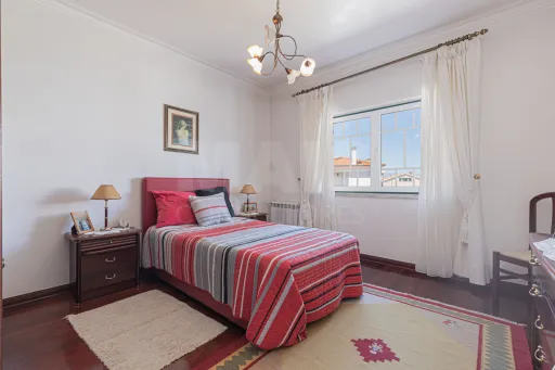 🏡✨ Moradia T4 em Alenquer com Piscina e Espaço de Convívio ao Ar Livre!