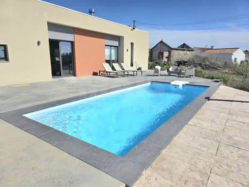 Moradia T4 térrea contemporânea com anexo T2 independente | Lote com 10.400 m² | Alvorninha