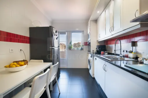 Andar de Moradia T4 com Terraço em Agualva-Cacém
