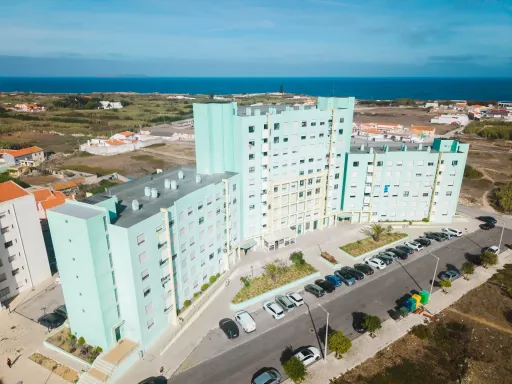 Apartamento T3 em Peniche com 110 m², perto do centro e da Universidade