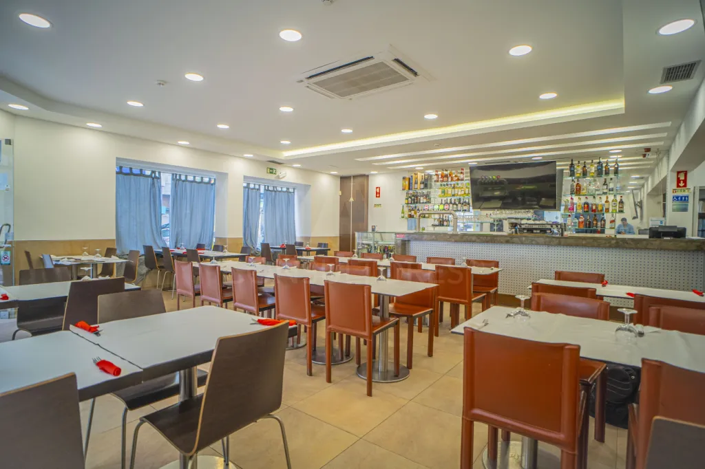 Trespasse de Emblemático Restaurante e Pastelaria no Coração de Vila Franca de Xira