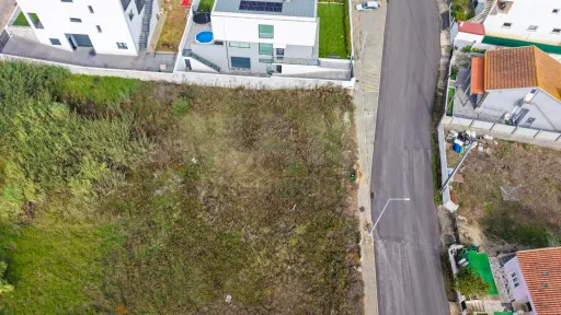 Urban plot for construction of single-family house