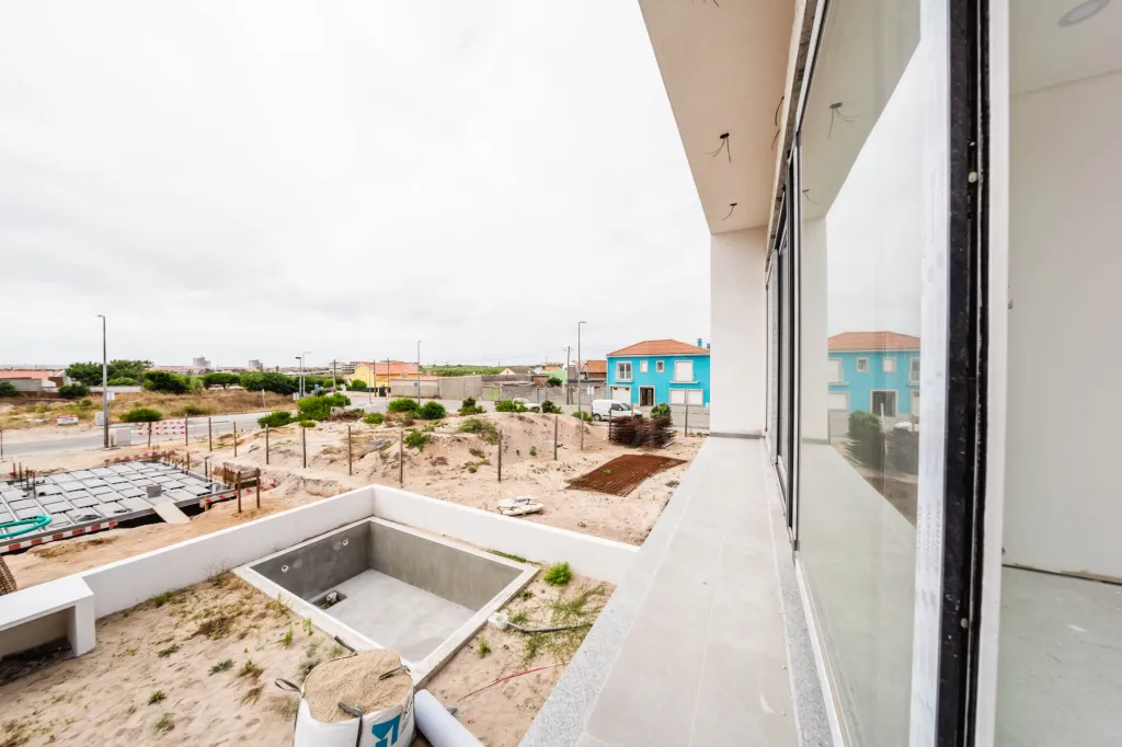 Modern New 3 Bedroom Villa with Pool in Ferrel