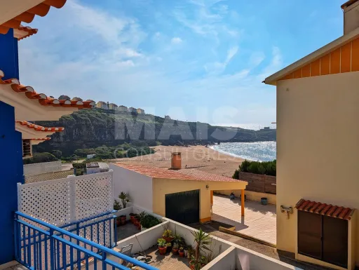 Apartamento T1 no 1° andar a 80 metros da Praia de São Lourenço, com vista mar da varanda da Sala e com garagem