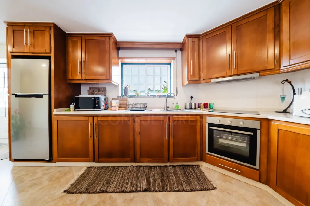 Moradia T5 com 2 Anexos em Terreno com mais de 1.400 m²