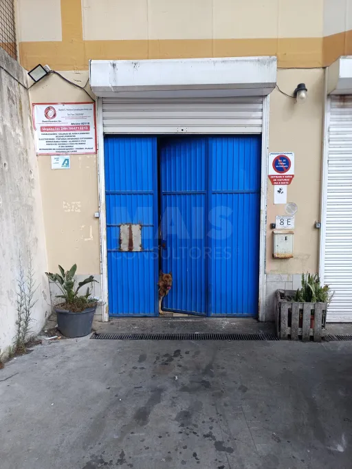 Spacious, ready-to-use warehouse in Póvoa Santo Adrião, the space that can grow your business