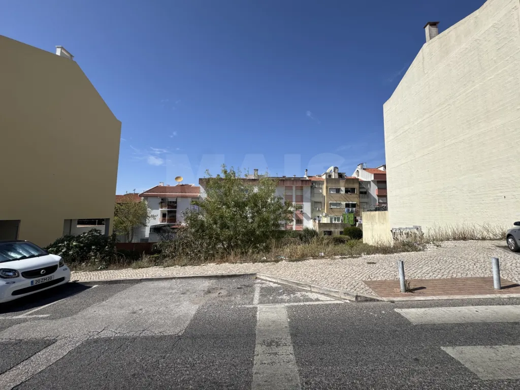 Terreno Urbano - Construção Brandoa, Amadora