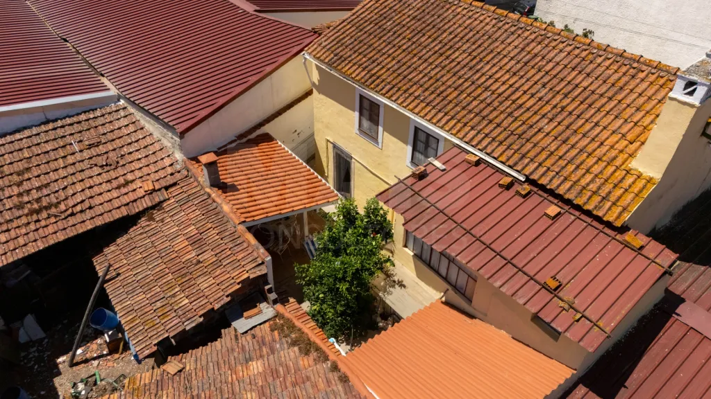 Moradia T2 + 1 com armazém de 138m²