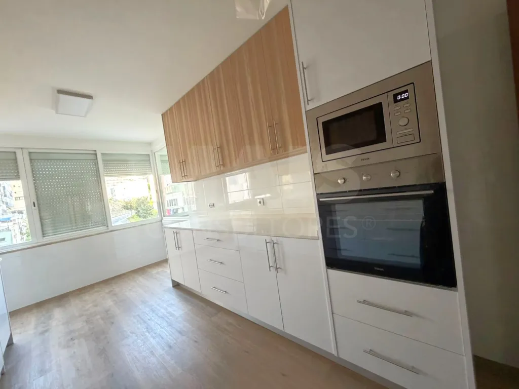 Apartamento T4 em Carnide