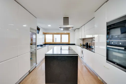 Apartamento T3 Mobiliado | Famões - Urb. Courela dos Fornos