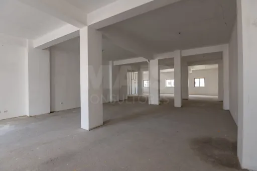 Loja para Transformação em Apartamento T3+1