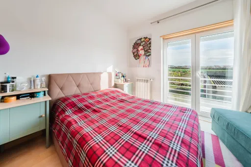 Moradia T3 com Excelente Exposição Solar e Potencial de Investimento a Poucos Minutos da Praia em Atouguia da Baleia